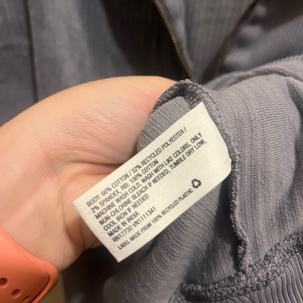 Universal Threads Sweater - Picture 4 of 5